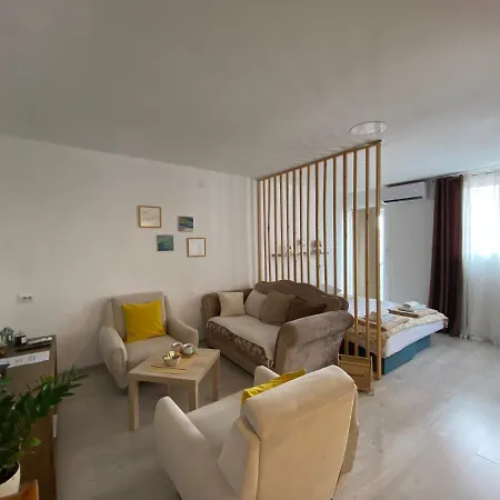 Happy Place Apartment *