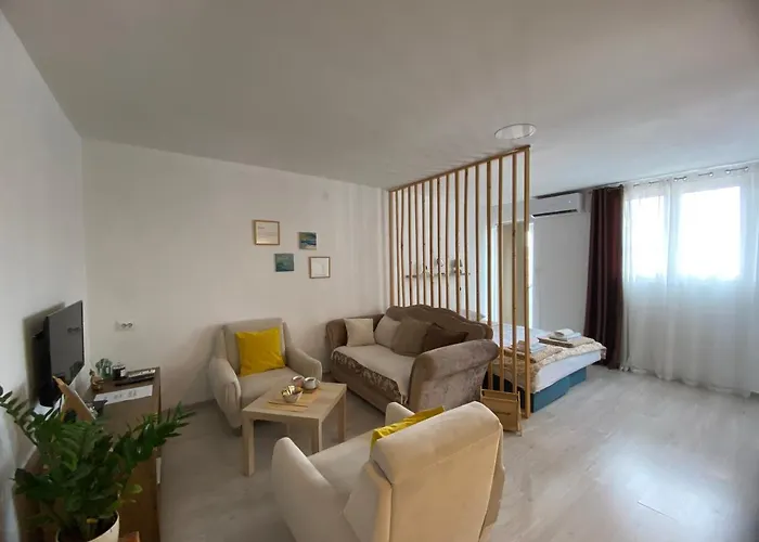 Happy Place Apartment *